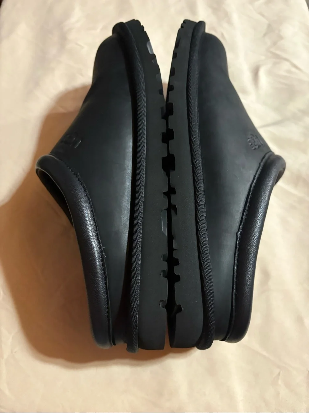 UGG Men’s Black Leather Shearling Clog Slip-Ons. Size 8